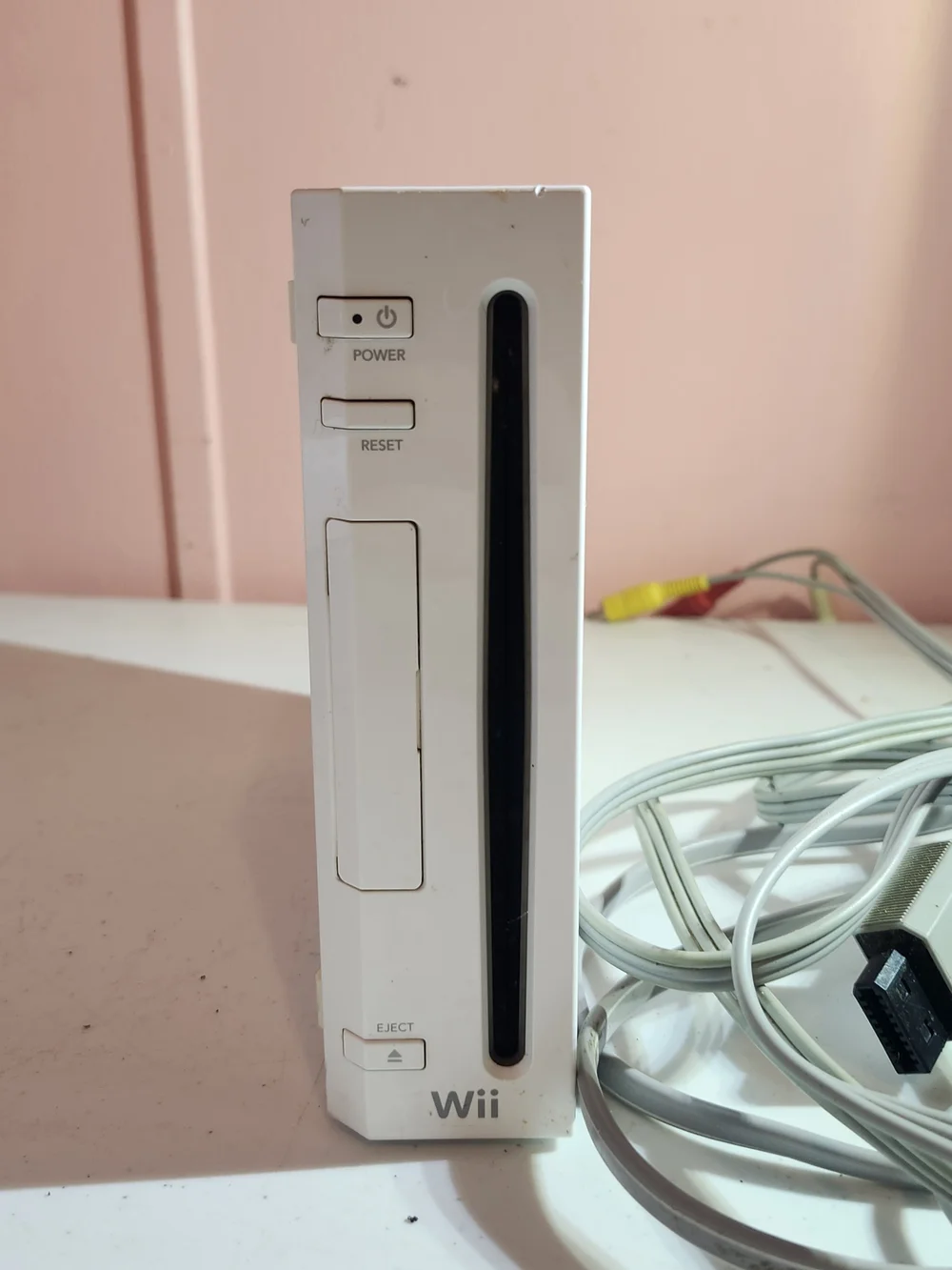 Nintendo Wii Console in White with Gray AV Cables